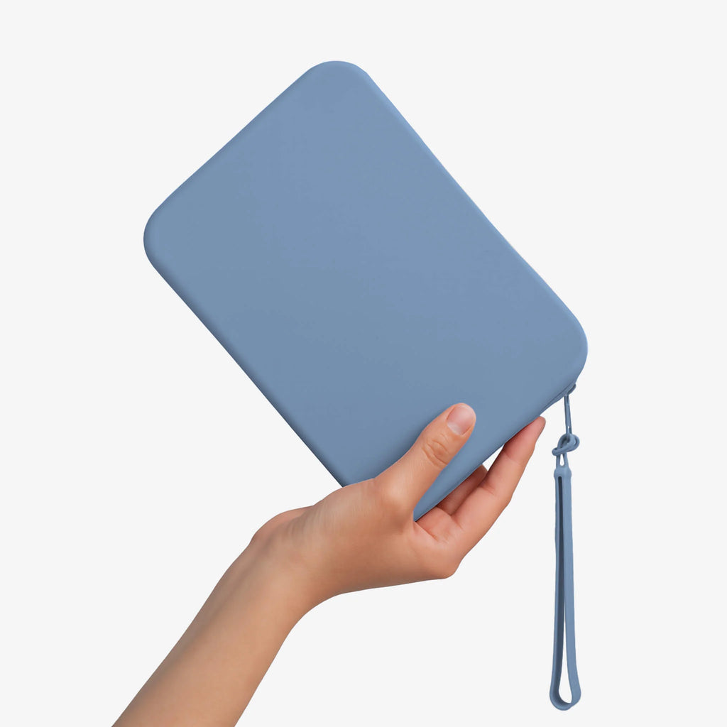 The Strapsicle Clutch: Silicone E-Reader Travel Bag